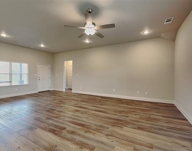 2902 Orchid Drive - Photo Thumbnail 3