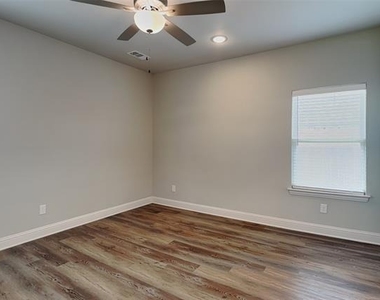 2902 Orchid Drive - Photo Thumbnail 6