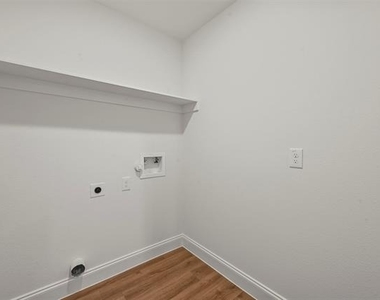 2307 Mill Street - Photo Thumbnail 16