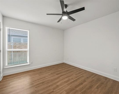 2307 Mill Street - Photo Thumbnail 8