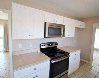 821 Rea Avenue - Photo Thumbnail 13