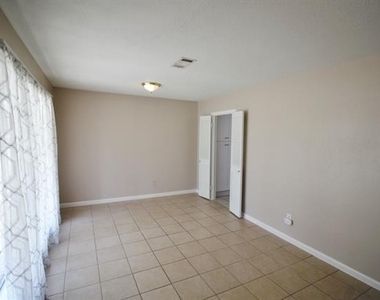821 Rea Avenue - Photo Thumbnail 2