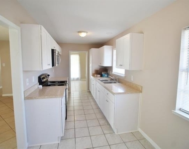821 Rea Avenue - Photo Thumbnail 11