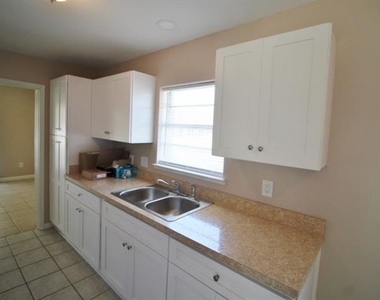 821 Rea Avenue - Photo Thumbnail 14