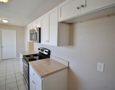 821 Rea Avenue - Photo Thumbnail 16