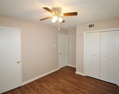 821 Rea Avenue - Photo Thumbnail 24