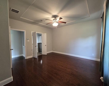 8704 Mccutchins Drive - Photo Thumbnail 10