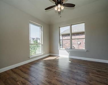 920 Bald Cypress Drive - Photo Thumbnail 3