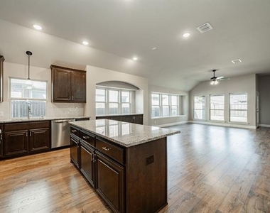 920 Bald Cypress Drive - Photo Thumbnail 5