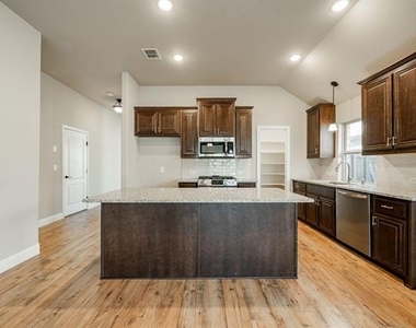 920 Bald Cypress Drive - Photo Thumbnail 4