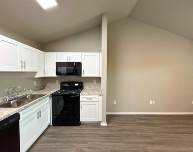 6108 Abrams Road - Photo Thumbnail 6