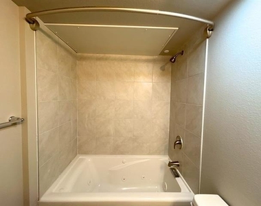 6108 Abrams Road - Photo Thumbnail 12