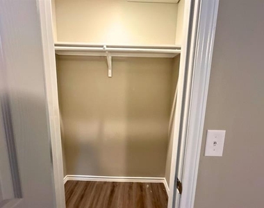 6108 Abrams Road - Photo Thumbnail 10