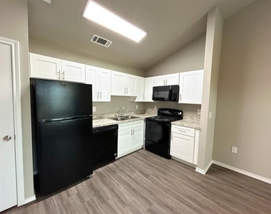 6108 Abrams Road - Photo Thumbnail 4