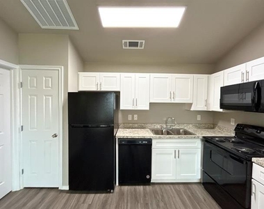 6108 Abrams Road - Photo Thumbnail 5