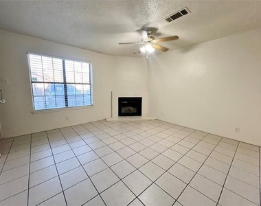 929 W Hickory Street - Photo Thumbnail 3