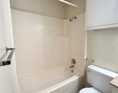 929 W Hickory Street - Photo Thumbnail 11
