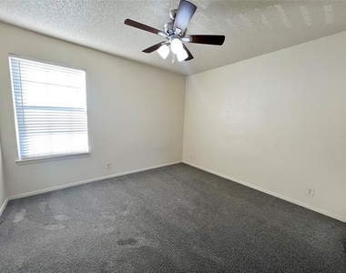 929 W Hickory Street - Photo Thumbnail 6