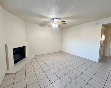 929 W Hickory Street - Photo Thumbnail 2