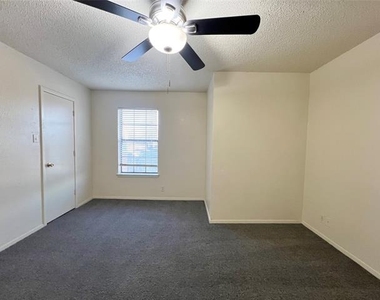 929 W Hickory Street - Photo Thumbnail 9
