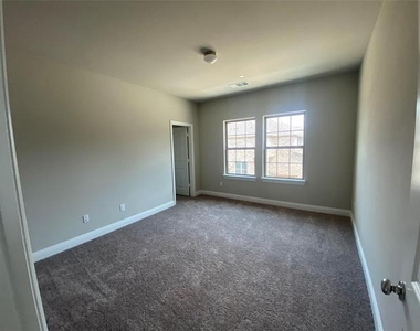 801 Ponds Edge Lane - Photo Thumbnail 15