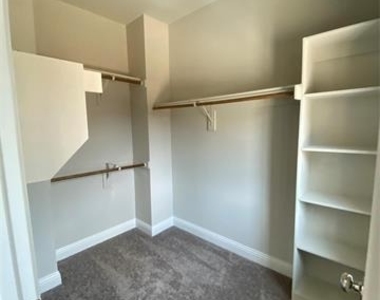 801 Ponds Edge Lane - Photo Thumbnail 16