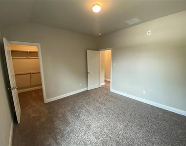 801 Ponds Edge Lane - Photo Thumbnail 22
