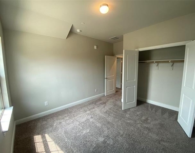 801 Ponds Edge Lane - Photo Thumbnail 23