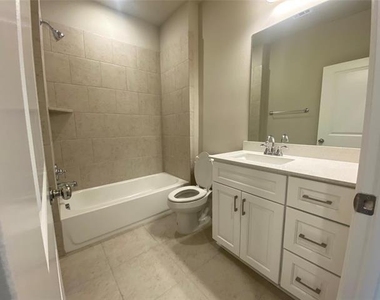 801 Ponds Edge Lane - Photo Thumbnail 20