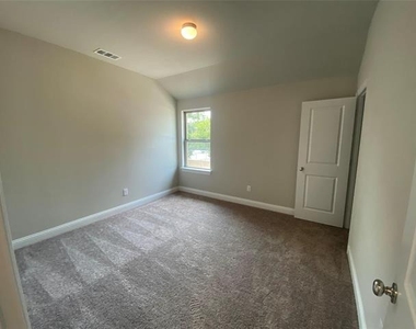 801 Ponds Edge Lane - Photo Thumbnail 21