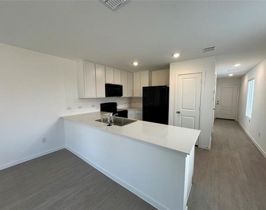 833 Sandhill Crane Lane - Photo Thumbnail 5