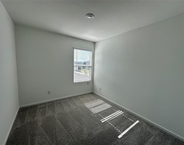 833 Sandhill Crane Lane - Photo Thumbnail 7
