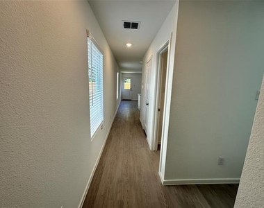 833 Sandhill Crane Lane - Photo Thumbnail 6