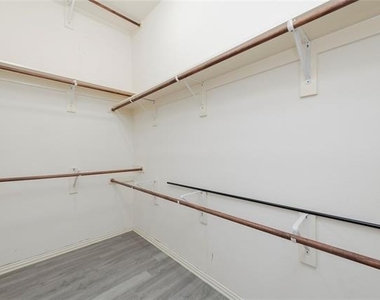 12422 Daimler Drive - Photo Thumbnail 25
