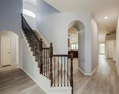 12422 Daimler Drive - Photo Thumbnail 5