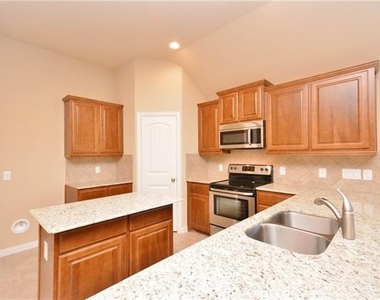 122 Eagle Feather - Photo Thumbnail 4