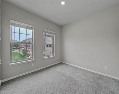 4484 N River Walk Drive - Photo Thumbnail 15