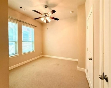 6704 Castillo Street - Photo Thumbnail 19