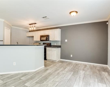 9901 Thomas Jefferson Drive - Photo Thumbnail 5