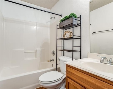 9901 Thomas Jefferson Drive - Photo Thumbnail 12
