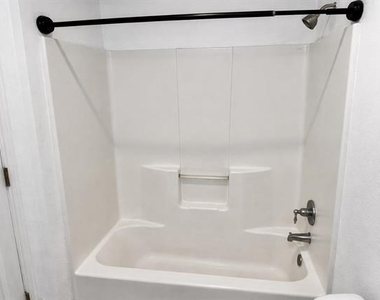 914 N Catherine Street - Photo Thumbnail 18