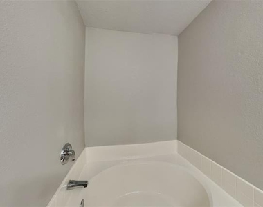 6017 Bronze River Road - Photo Thumbnail 10