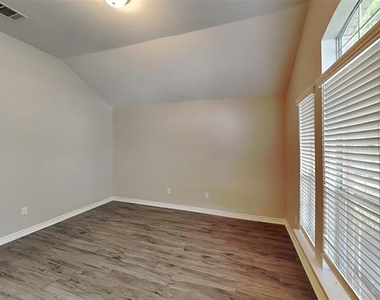 14104 Silkwood Drive - Photo Thumbnail 6