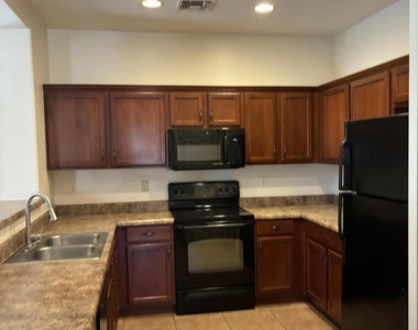 44215 W Caven Drive - Photo Thumbnail 2
