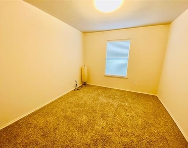 8505 Forest Highlands Drive - Photo Thumbnail 12