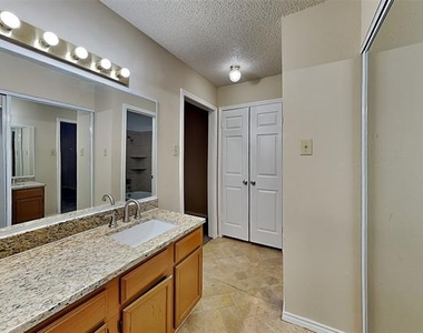 9600 Royal Lane - Photo Thumbnail 16