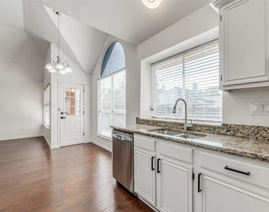 6841 Bellehaven Drive - Photo Thumbnail 12