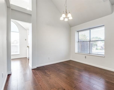 6841 Bellehaven Drive - Photo Thumbnail 9