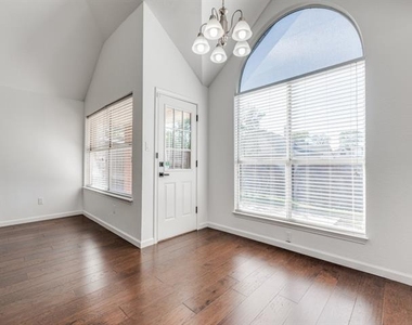 6841 Bellehaven Drive - Photo Thumbnail 13