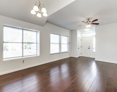 6841 Bellehaven Drive - Photo Thumbnail 5
